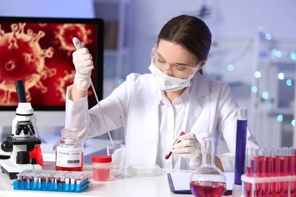 Scientist Developing Covid Vaccine Laboratory — Stock Photo, Image