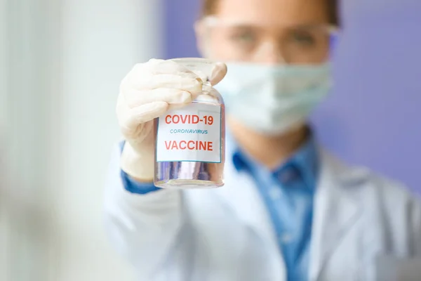 Videnskabsmand Med Covid Vaccine Laboratorium - Stock-foto