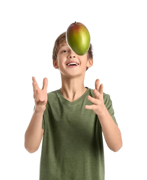 Lindo Niño Con Mango Fresco Sabroso Sobre Fondo Blanco — Foto de Stock