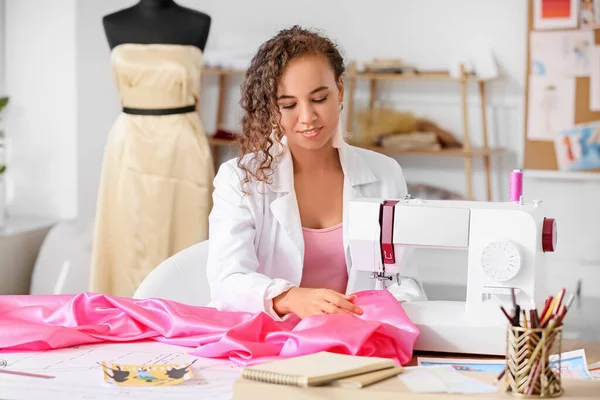 Female Fashion Designer Working Atelier — Stock Photo, Image