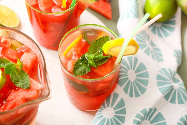 Bril Kruik Lekkere Koude Watermeloen Limonade Tafel — Stockfoto