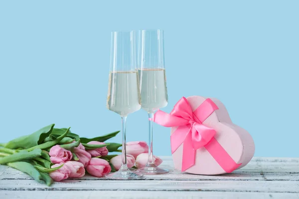Glasses Champagne Gift Valentine Day Flowers Table — Stock Photo, Image