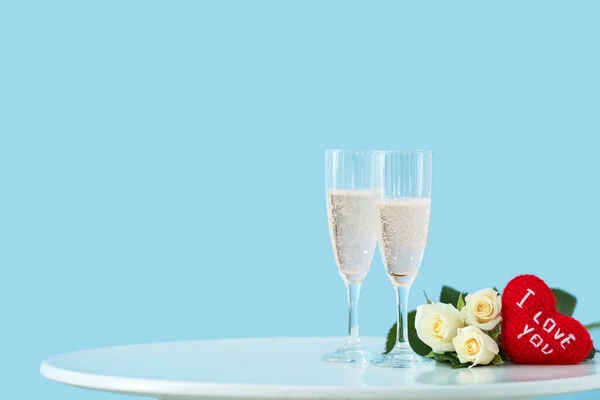 Glasses Champagne Flowers Table Valentine Day Celebration — Stock Photo, Image