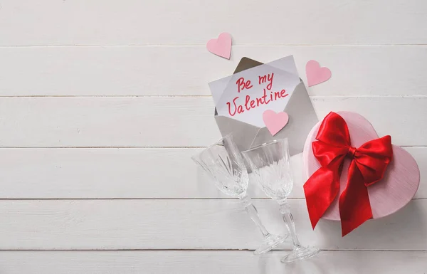 Mooie Compositie Voor Valentijnsdag Witte Houten Achtergrond — Stockfoto