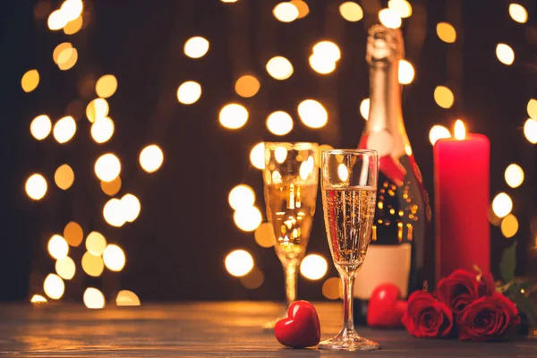 Champagne Bloemen Kaarsen Tafel Valentijnsdag — Stockfoto