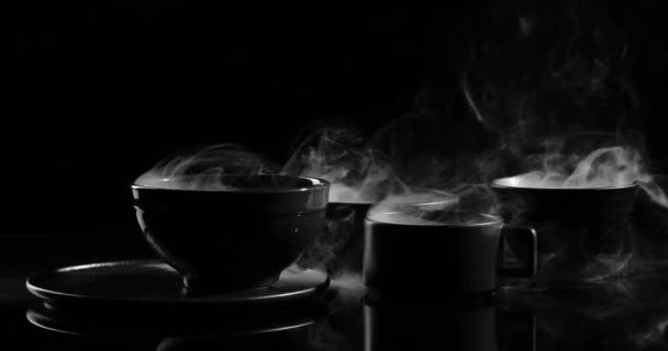배경에 뜨거운 액체가 식기세척기 — 비디오