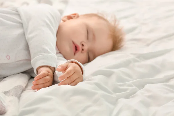 Lindo Bebé Durmiendo Cama — Foto de Stock