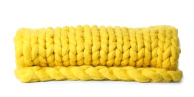 Beyaz arkaplanda sarı örülü ekose