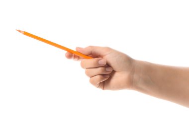 Beyaz arkaplanda renkli kalemle kadın eli