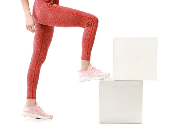 Deportiva Joven Mujer Caminando Arriba Sobre Fondo Blanco —  Fotos de Stock