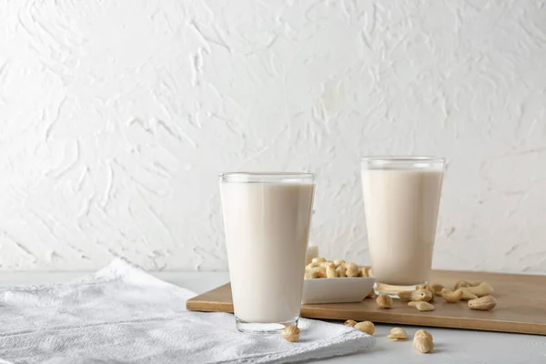 Bicchieri Diverso Latte Vegano Sfondo Chiaro — Foto Stock