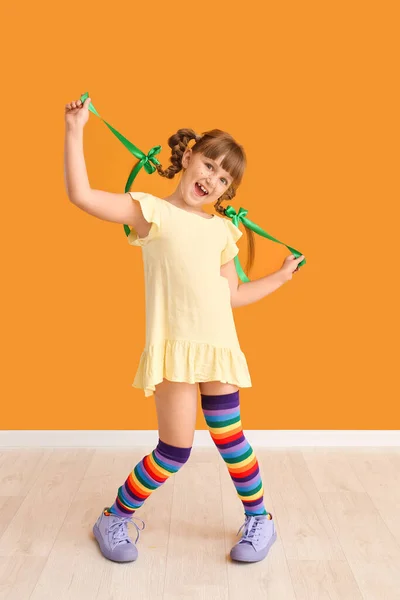 Little Actress Color Wall — Stock Photo, Image