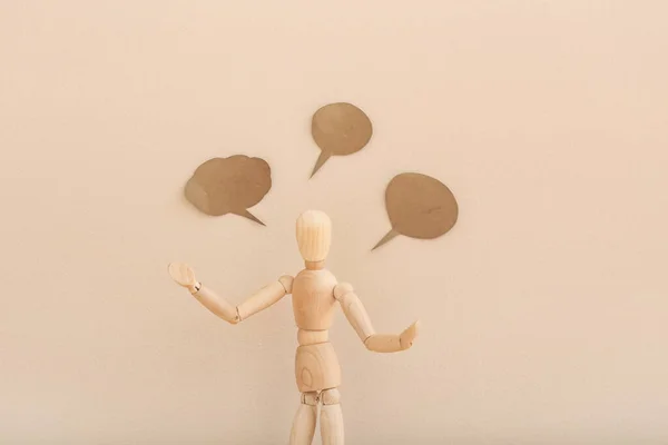 Wooden Mannequin Empty Speech Bubbles Color Background — Stock Photo, Image