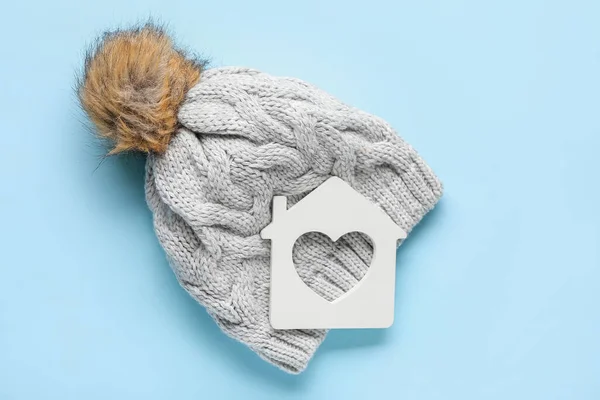 Figure House Warm Hat Color Background Concept Heating Season — Stock Photo, Image