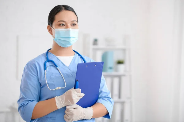 Portrait Female Asian Doctor Clipboard Clinic — Stock Photo, Image