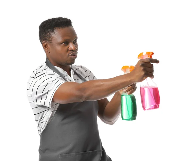 Hombre Afroamericano Con Detergentes Sobre Fondo Blanco —  Fotos de Stock