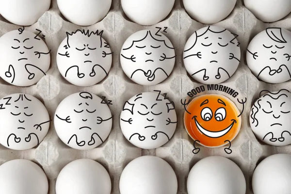Kutuda Komik Tavuk Yumurtaları Üst Manzara Eşsizlik Kavramı — Stok fotoğraf