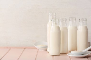 Masada bir şişe pirinç sütü