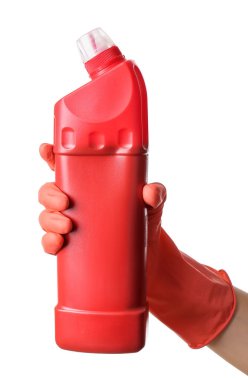 Beyaz arka planda deterjan olan lastik eldiven verin.