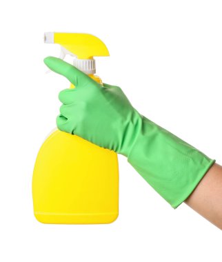 Beyaz arka planda deterjan olan lastik eldiven verin.