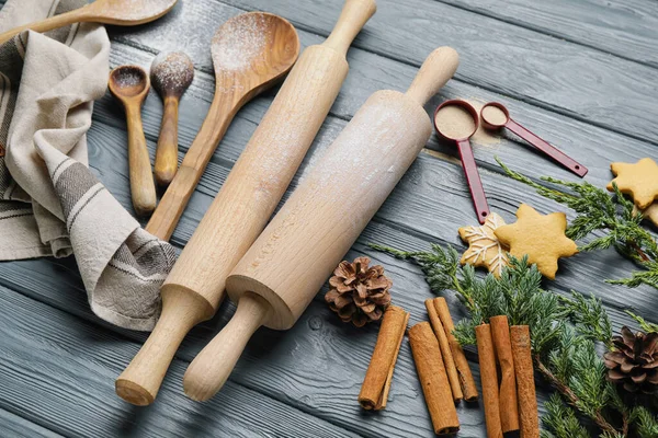 Cookies Cinnamon Rolling Pins Wooden Background — Stock Photo, Image