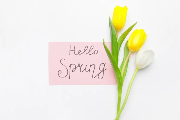 Kaart Met Tekst Hello Spring Mooie Bloemen Witte Achtergrond — Stockfoto