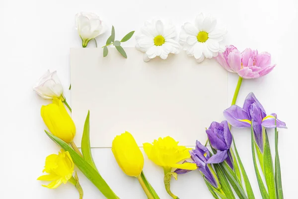 Empty Card Beautiful Flowers White Background — Stock Photo, Image