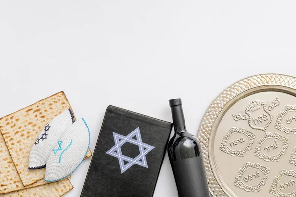 Passover Seder Plate Wine Jewish Cap Matzo Torah White Background — Stock Photo, Image