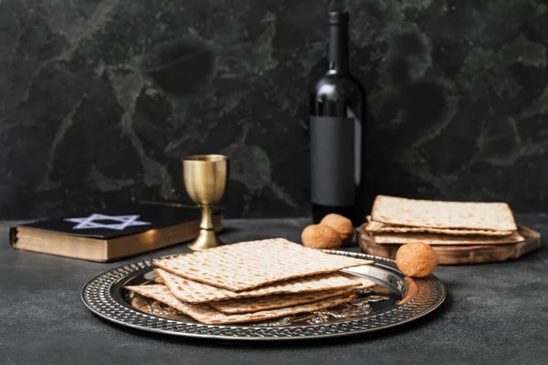 Passover Seder Plate Matzo Dark Background — Stock Photo, Image