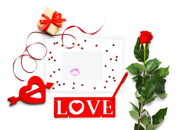 Composizione Festiva Con Carta Vuota Celebrazione San Valentino Sfondo Bianco — Foto Stock