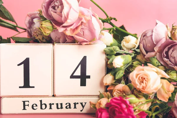 Calendar Date Valentines Day Rose Flowers Color Background — Stock Photo, Image