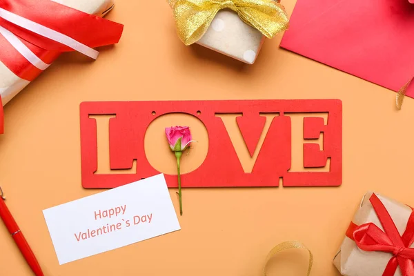 Праздничная Композиция Празднования Дня Святого Валентина Цветном Фоне — стоковое фото