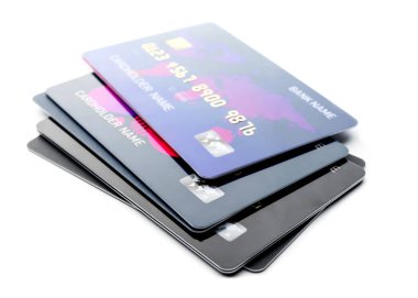 Beyaz arkaplanda kredi kartları