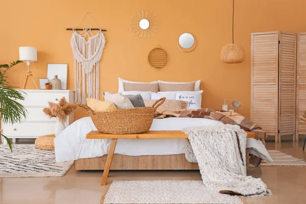 Elegante Interior Dormitorio Con Cama Cómoda — Foto de Stock