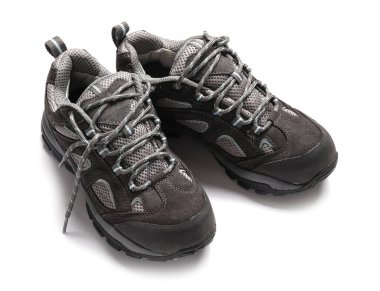 Beyaz arka planda spor erkek ayakkabıları