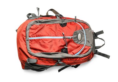 Beyaz arka planda modern turistlerin sırt çantası