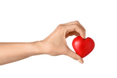 Beyaz arka planda kırmızı kalpli bir el.