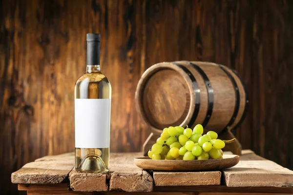 Bottle White Wine Grapes Wooden Table — Stock Photo, Image