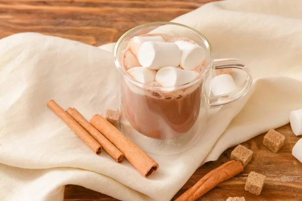 Cacau Saboroso Com Canela Marshmallows Copo Fundo Madeira — Fotografia de Stock