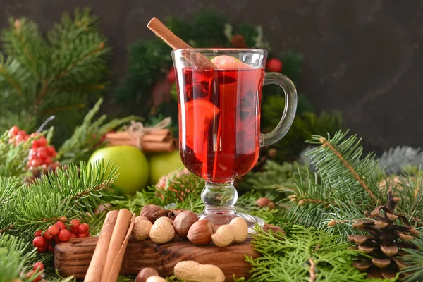 Tasty Mulled Wine Cinnamon Glass Christmas Tree Branches — Stock Photo, Image