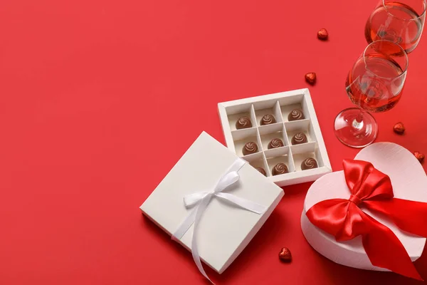 Composição Com Vinho Doces Presente Para Dia Dos Namorados Fundo — Fotografia de Stock