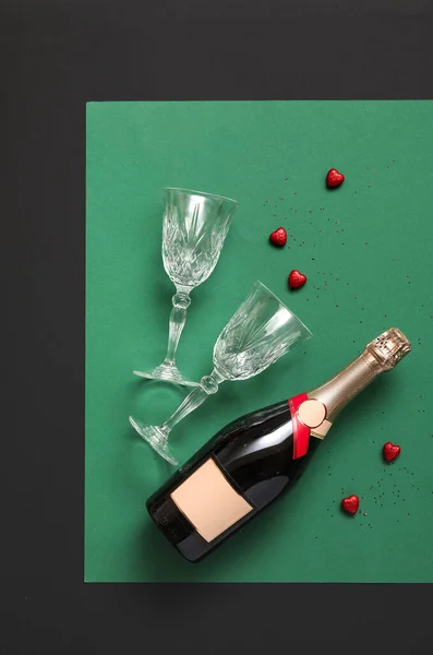 Bottiglia Champagne Bicchieri Sfondo Colori Festa San Valentino — Foto Stock