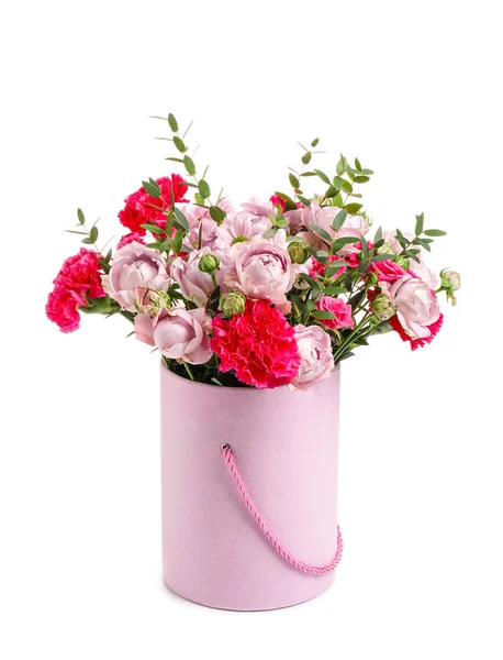 Caixa Presente Com Belas Flores Fundo Branco — Fotografia de Stock