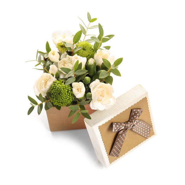 Geschenk Box Mit Schönen Blumen Auf Weißem Hintergrund — Stockfoto