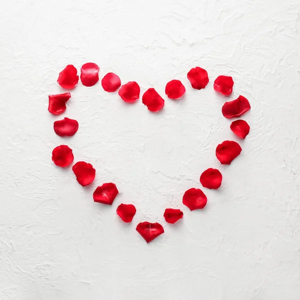 Серце Красивих Пелюсток Троянд Світлому Фоні — стокове фото