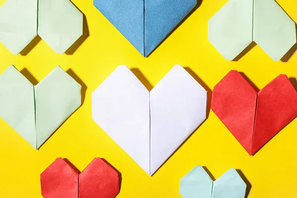 Сердца Оригами Цветном Фоне — стоковое фото