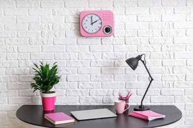 Rahat işyeri olan bir oda.