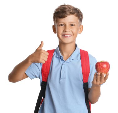 Beyaz arka planda elma taşıyan öğrenci.