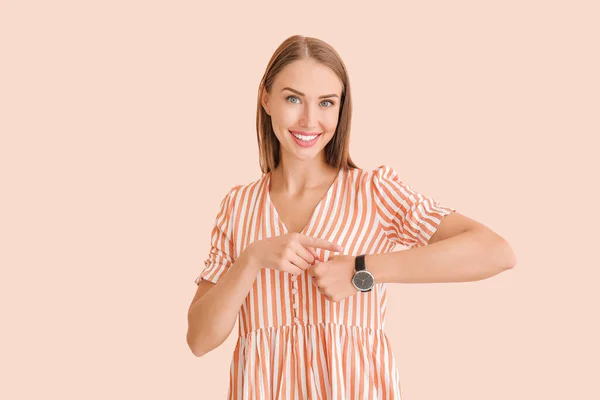 Beautiful Woman Wristwatch Color Background — Stock Photo, Image