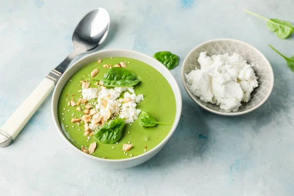 Bowl Tasty Spinach Soup Light Background — Stock Photo, Image